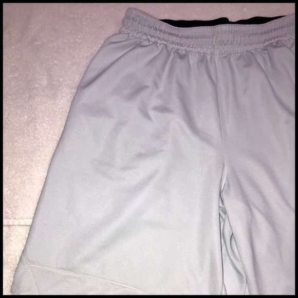 Nike DriFit ⛹🏻‍♂️🧗🏻🚣🏼🤹🏻🤺LRG Mens Shorts White Drawstring Two Pockets - Picture 3 of 16
